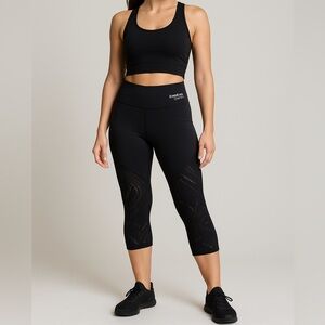 NWOT Bebe Sport Black Capri Leggings Size Medium